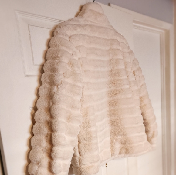 Activ8 Faux White Reversible Jacket - Picture 2 of 7